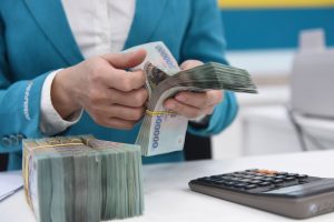 Tiền đã chạy đi đâu?