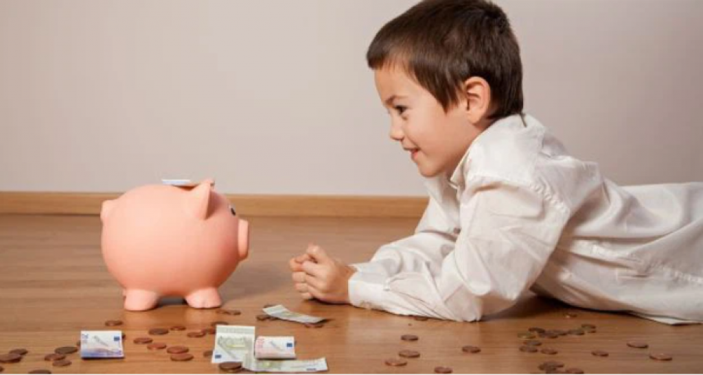 Tỷ phú Warren Buffett: Đừng chờ khi con lớn mới dạy con về tiền bạc